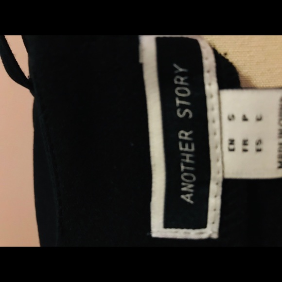 Black Pencil skirt with slit - Picture 5 of 5